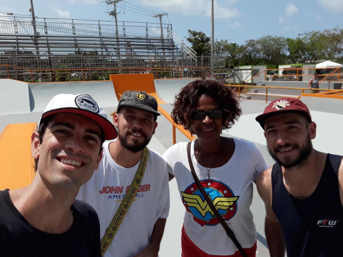 Perto Do Aeroporto De Salvador - Dona Pitanga Hostel Лауру-ди-Фрейтас Экстерьер фото