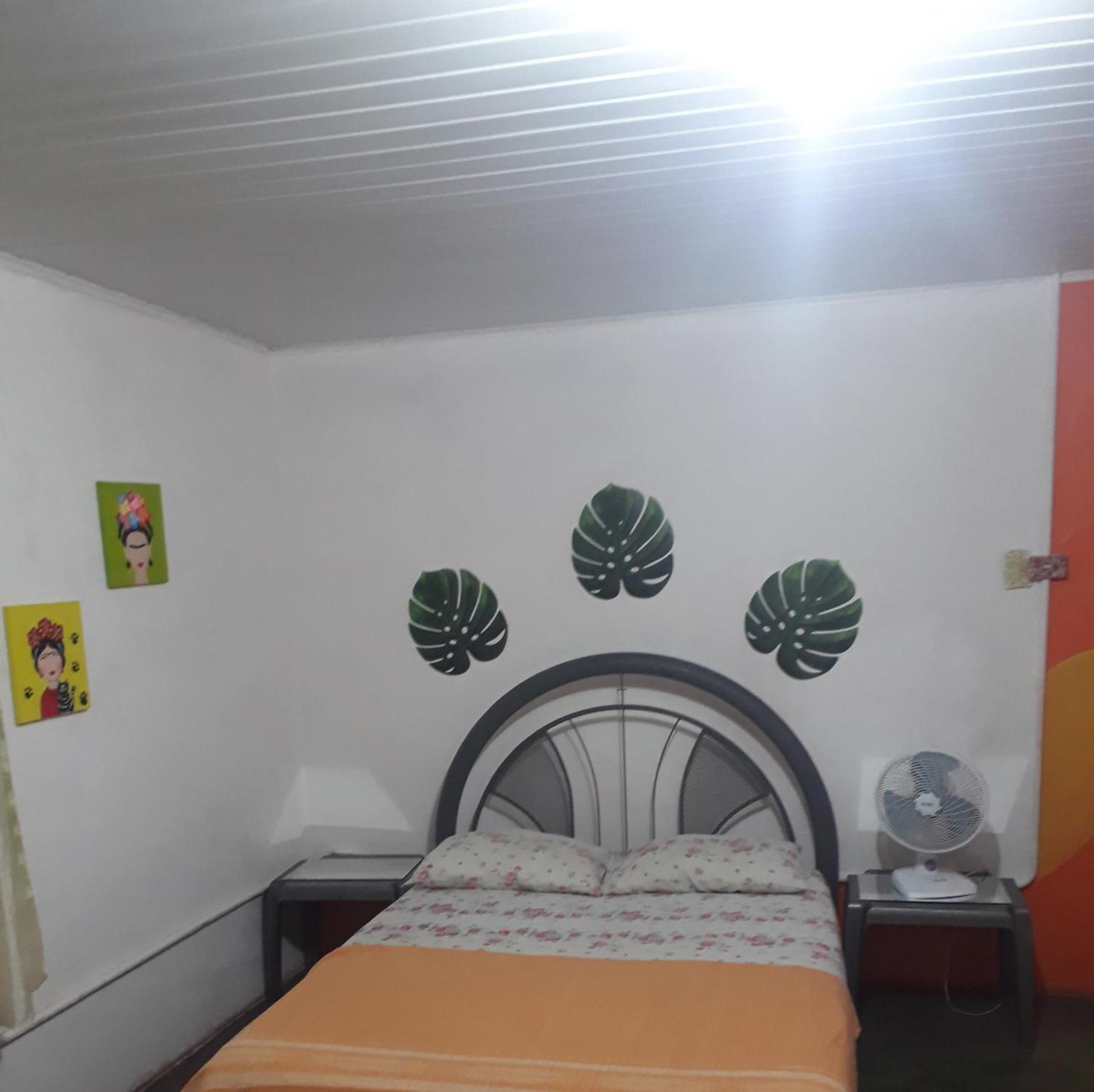 Perto Do Aeroporto De Salvador - Dona Pitanga Hostel Лауру-ди-Фрейтас Экстерьер фото